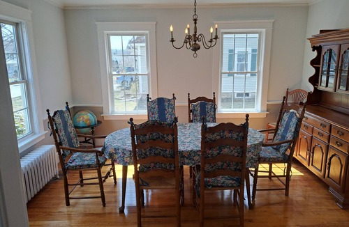 Southbridge House | Spacious 4 Bedroom Colonial close to Old Sturbridge Village and Brimfield Fair.