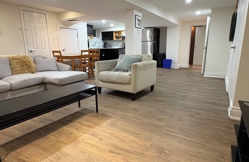 Etobicoke House | Spacious bright 2BD with Pool, 2 free parking-Ideal for longe stays