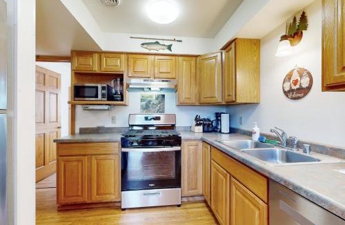 Warrens House | Steps to Three Bears Resort! Outdoorsy Escape
