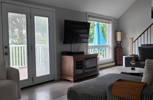 Sauble Beach House | Stunning modern house in Sauble Beach blocks from the beach