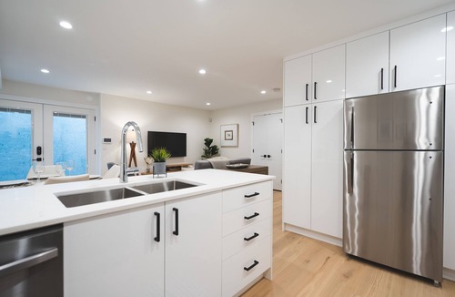 Pemberton Heights House | Stylish 2BR/1BA close to City Centre bsmt suite