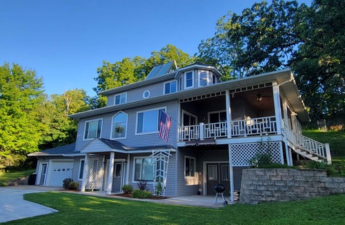 Decorah Apartment | Stylish Riverview Escape