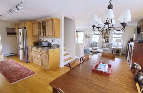 Wellfleet House | Super Comfortable 3BD-Close to Duck Pond, A/C, Screen Porch, Outdoor Shower, Deck