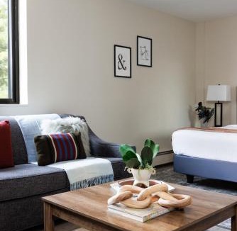 Great Neck Plaza Hotel | The Andrew Hotel