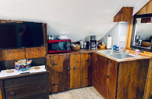 Augusta Cabin | The Bertha's Log Cabin
