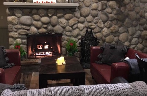 Silver Star Mountain Hotel | The Bulldog Silver Star - Standard Queen + Queen 2