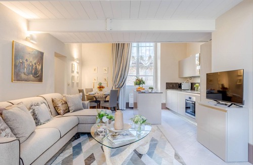 Lucca Historical Center Apartment | The Duke s Room in Lucca