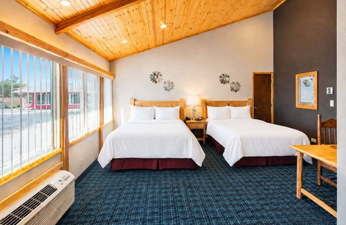 Spring Green Cabin | The Round Barn Lodge