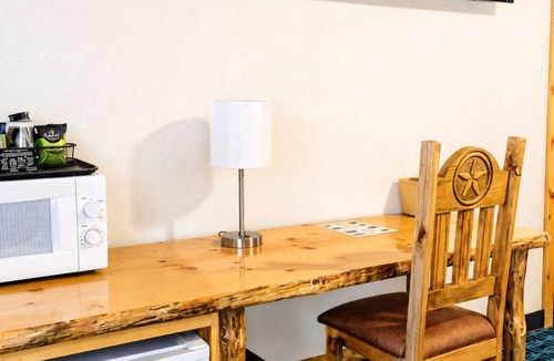 Spring Green Cabin | The Round Barn Lodge