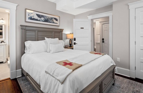Beaver Hills Apartment | This apartment is a 5 bedroom(s), 5 bathrooms, located in New Haven, CT.