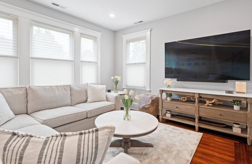 Beaver Hills Apartment | This apartment is a 5 bedroom(s), 5 bathrooms, located in New Haven, CT.