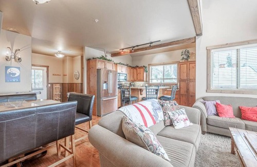The Forest Villa | Trapper`s Lodge–4 Bd w/Great View, Private Hot Tub