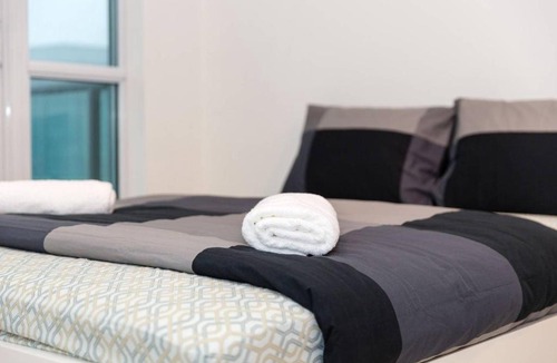 King West Village House | Trendy & Modern Studio near Exhibition Place