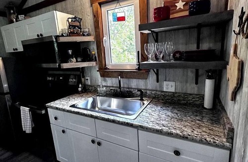 Rosston Cabin | Unique Treehouse on Working Farm in Texas, Perfect for Rustic Weekends in Nature