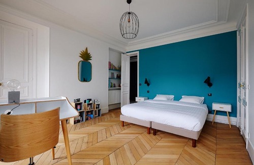 Auteuil Apartment | Veeve - Emerald Exuberance