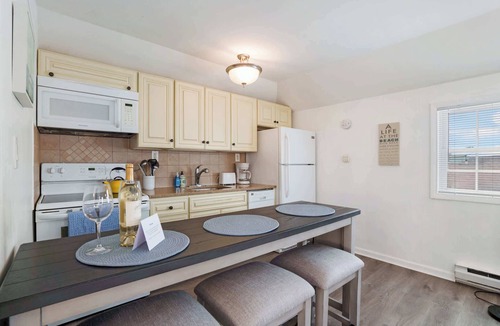 Wading River House | Wading River Beach Studio | Steps to Shore, Sleeps 2