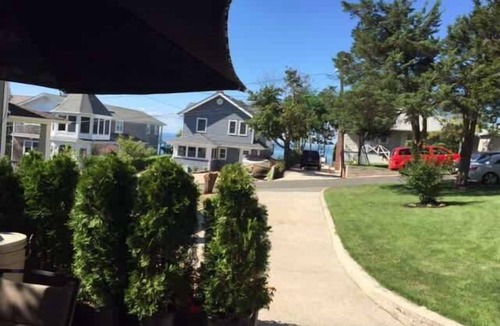Wading River House | Wading River Beach Studio | Steps to Shore, Sleeps 2