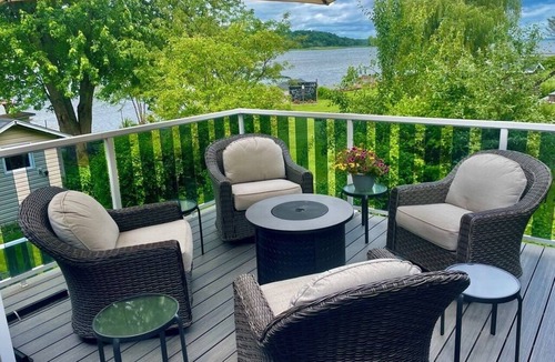 Mallorytown House | Waterfront Oasis in the Thousand Islands