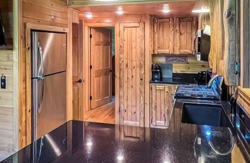 Town of Webb Cabin | Whispering Pines - Old Forge, Hollywood Hills Cabin