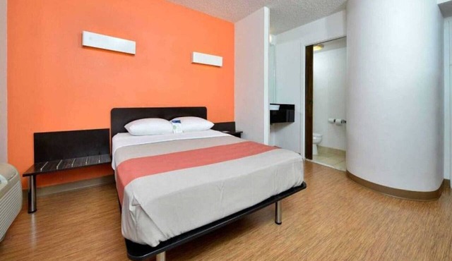 1 Queen Bed | Non-Smoking