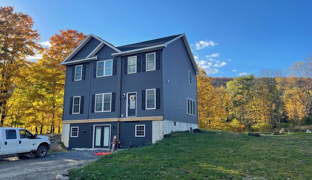 20 miles from Cooperstown NY- Spacious 5-bedroom house in charming Scheneuvs
