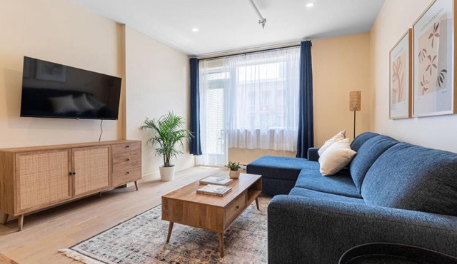 2BR Downtown Suite with Balcony