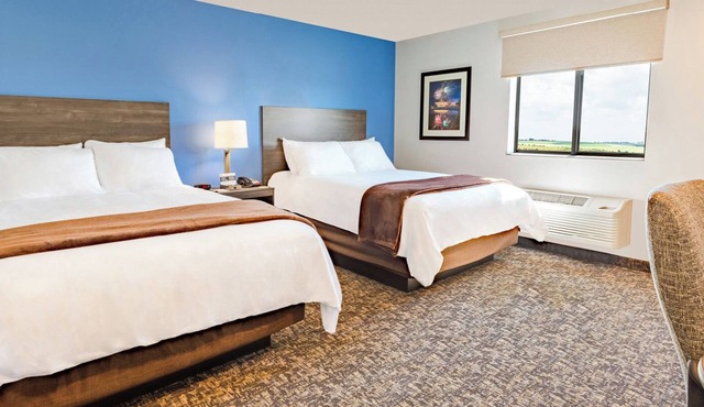 3 Bright, Comfortable Rooms – Walk to Parks & Restaurants Nearby