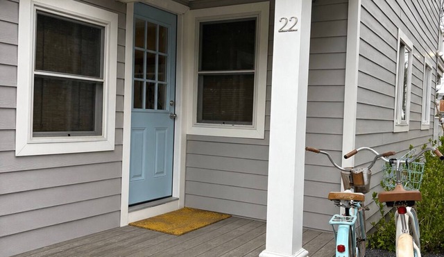 3 MILES FROM US OPEN GOLF - 4-bedroom cottage on the Peconic Bay