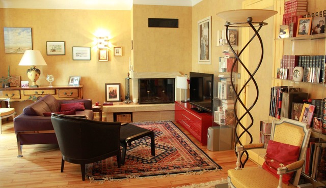 3 nice rooms very well located - quiet and close to the castle
