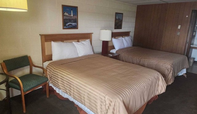 3 Relaxing Rooms with 2 Queen Beds Perfect for Pet Owners - Free Parking!