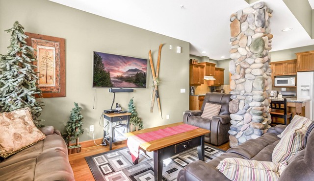 3BR Luxury Townhome Ski In and Out