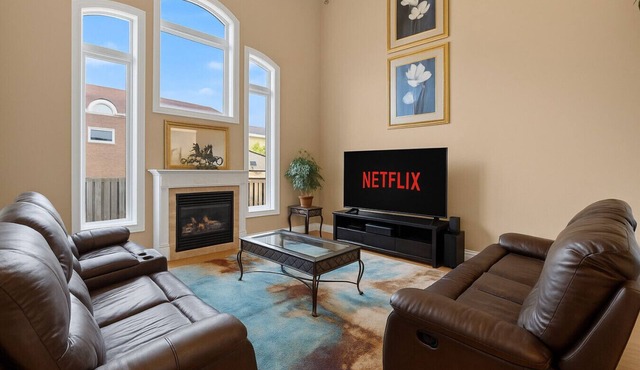 4BR - 10 Min to Downtown & Airport - Gym/Pool Table