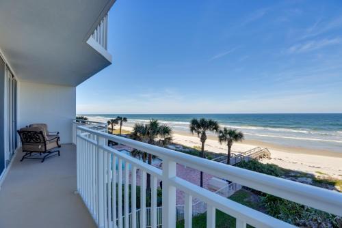 Beachfront Condo w/Pool Access in Ponce Inlet