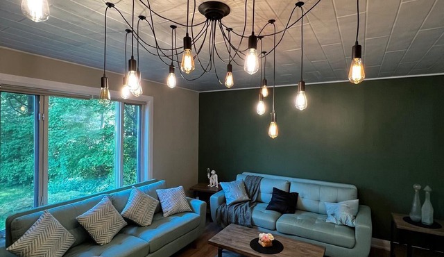 Beachside Escape: Tranquil Cottage Retreat Steps from the Shore! (Pet-friendly)n