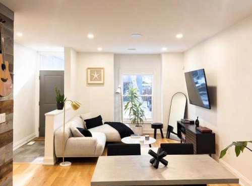 Beautiful modern 2Bdr sunny home with French decor