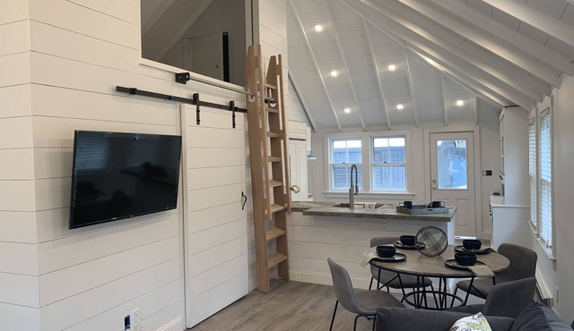 Boat back cottage in WHB