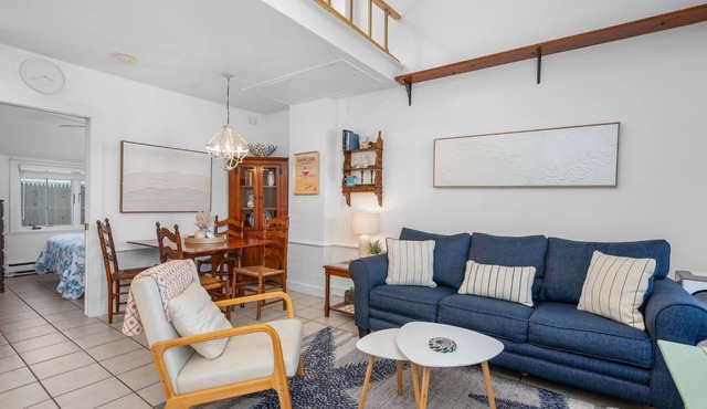 Cape Cod Escape walk to the beach and pool access