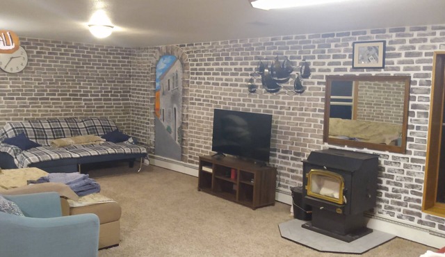 Charming 1-bedroom unit in gorgeous Custer with WiFi car rental available. Suite