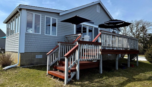 Charming Cottage with Stunning Views and Steps to Red River Beach