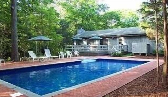 Contemporary Home; Heated Pool; Walk to bay beaches