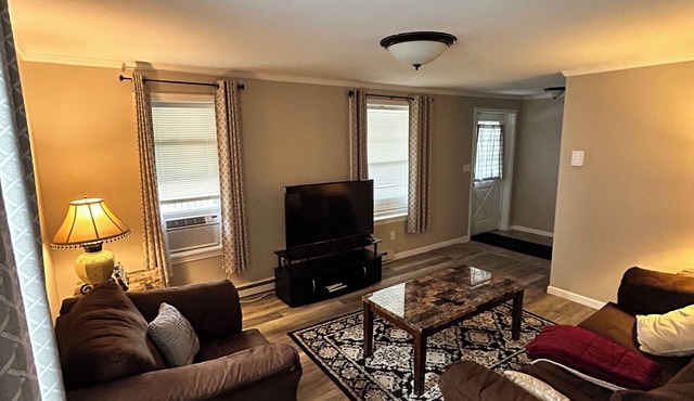 Cozy, Clean, Convenient and Spacious 3-bedroom apartment in beautiful Clayton.
