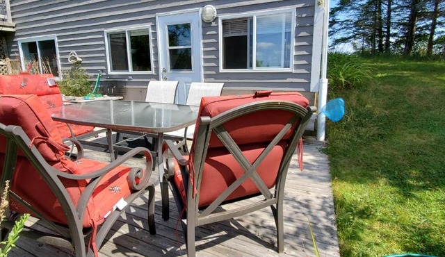 Cozy Ocean Retreat 2 Min Walk to Surf