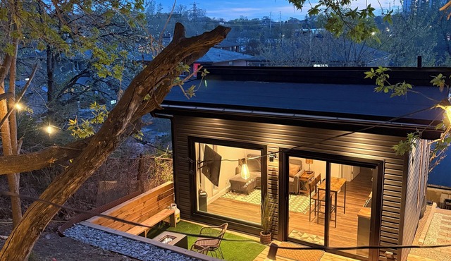 Cozy Private Cabin in Toronto w/Free Parking