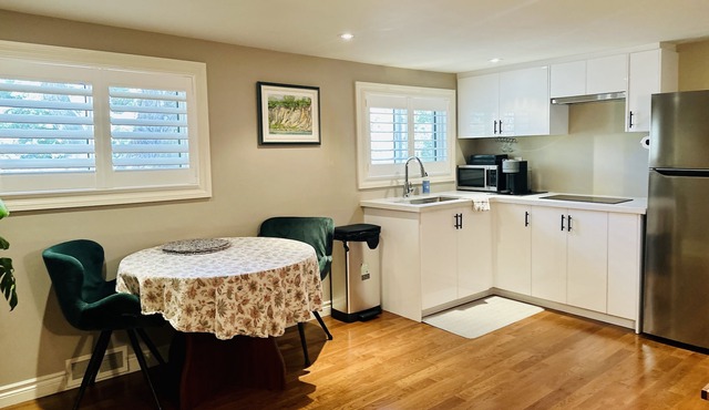 Cozy & Private Loft Apartment Near Downtown Bowmanville