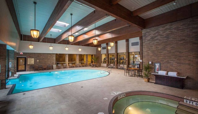 Easy Access To Downtown + Free Parking&Restaurant