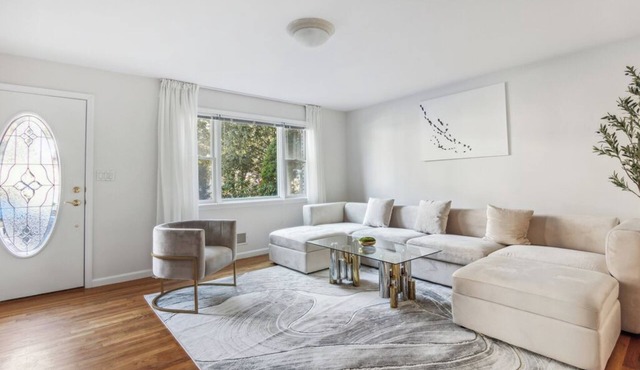 Elegant Spacious Retreat Sleeps 16 Prime Area Free Parking Near NYC