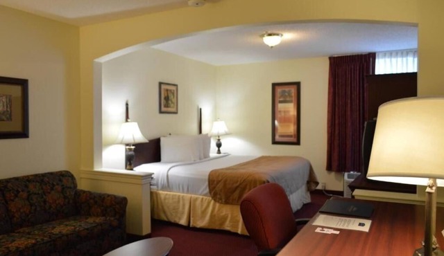 Executive King Room Near Cranes Roost Park ORL