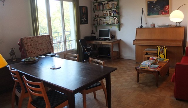Family apartment near Paris, a few minutes walk from the metro.