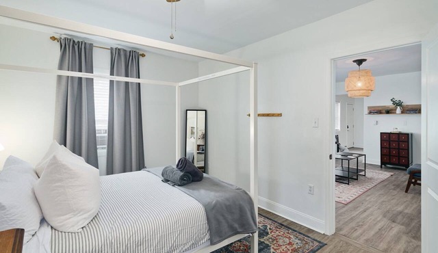Family Stay 2BR by Park | Walk to Main St