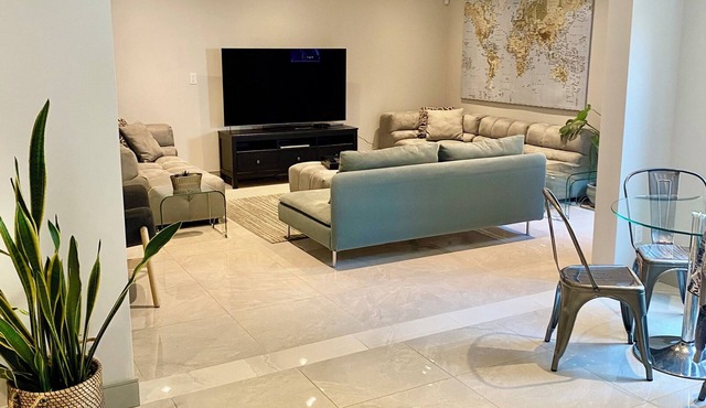 FIFA Central/15 mins to Stadium & Fan Festival/Walk to Pubs/Bus/Skytrain/Shops